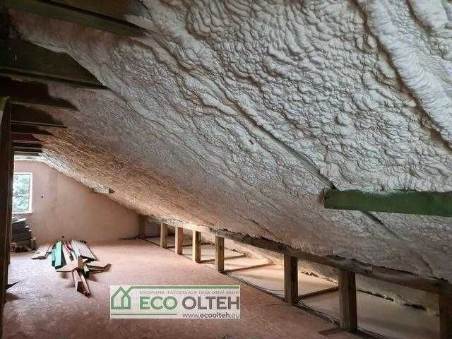 docieplanie poddaszy, stropów pianą PUR