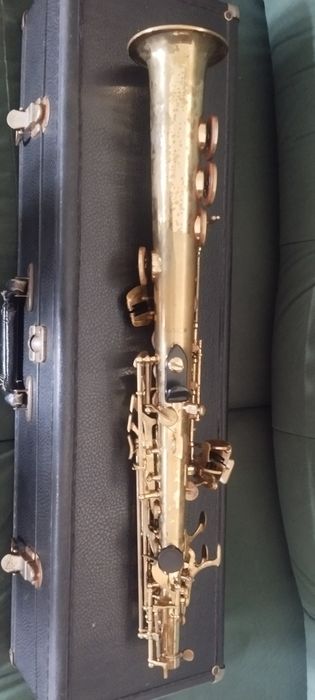 Vendo saxofone, pedaleira de guitarra mooer gE 100, saxofone soprano Eagle 0311 sax tenor júpter