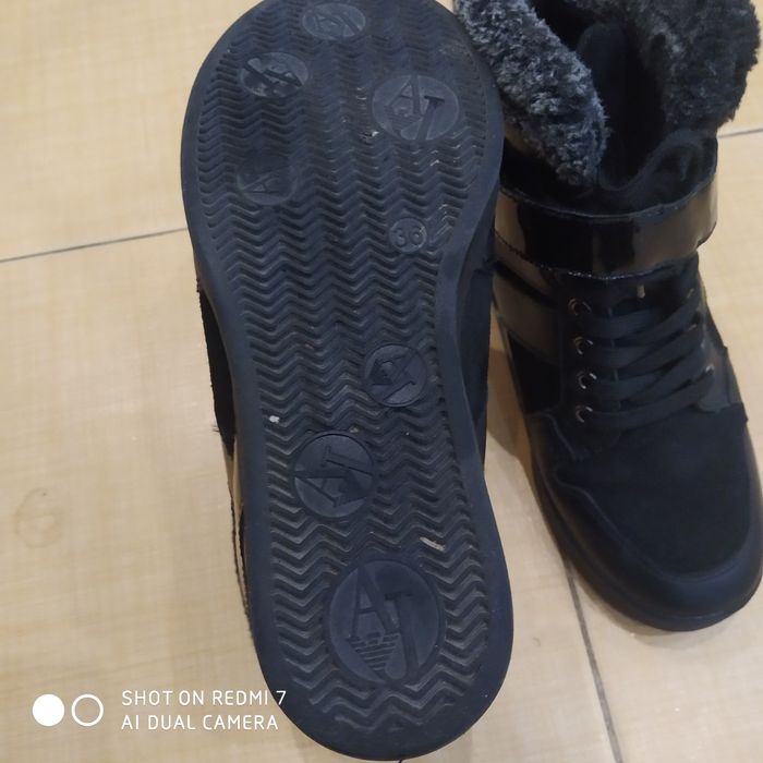 Зимове взуття 36розмір