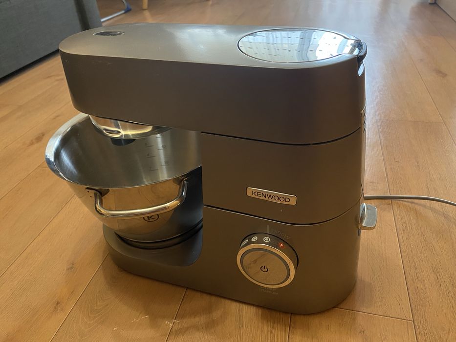 Продам кухонный комбайн Kenwood Chef
