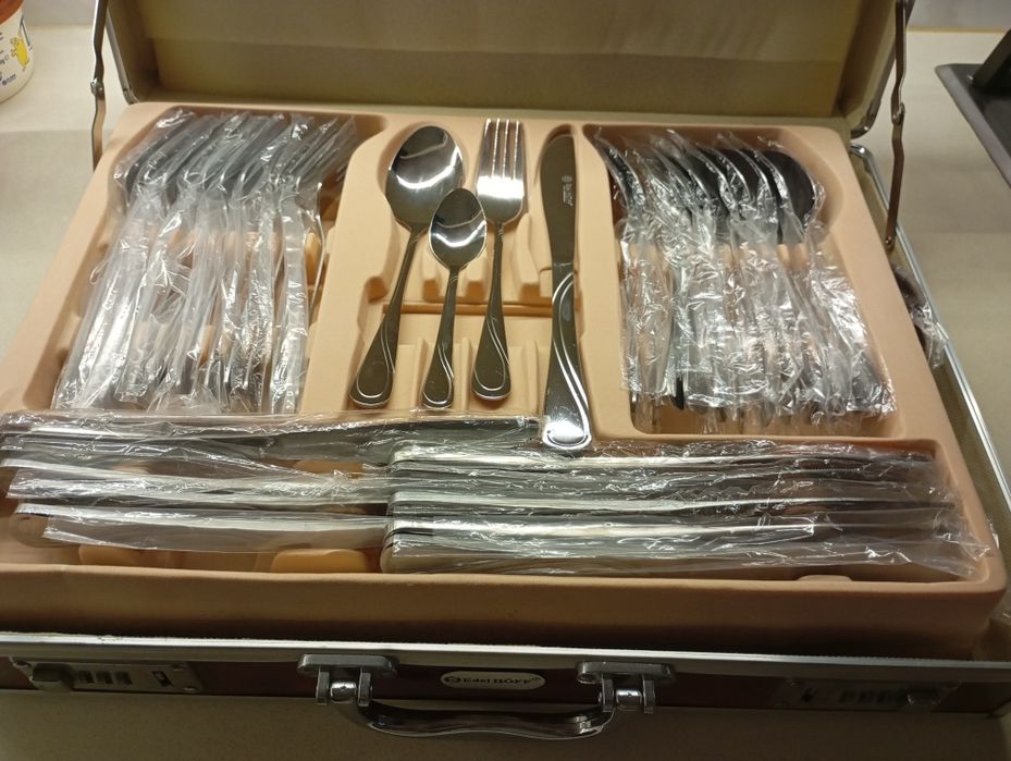Nowy zestaw sztućcy