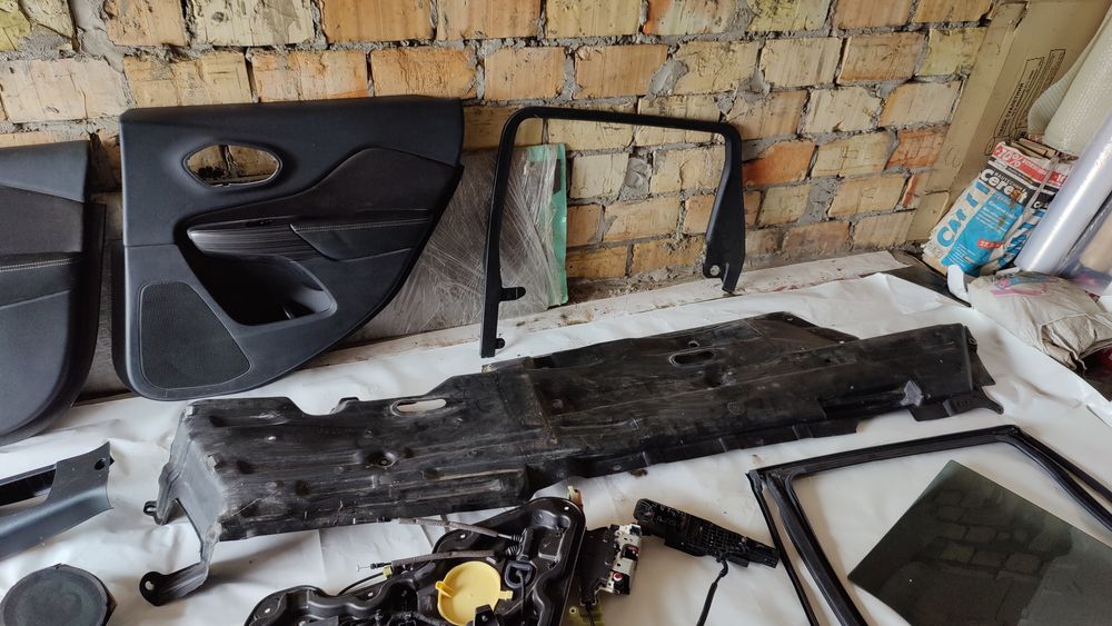 Jeep Cherokee kl двери запчасти