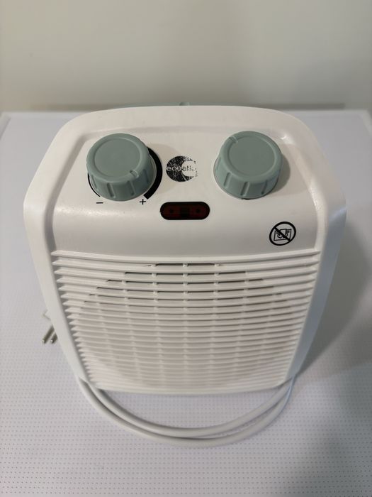 Aquecedor pequeno (termo ventilador)
