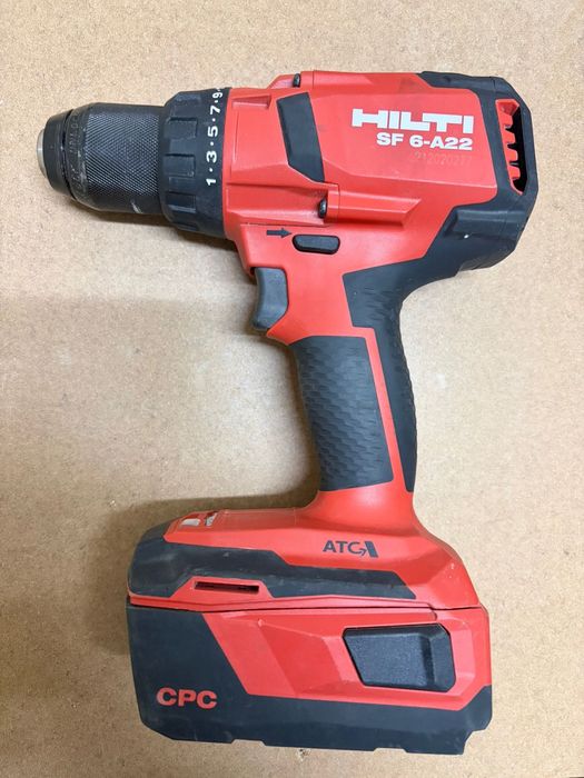 Kit Profissional HILTI 22V Completo – 5 Baterias + Rádio DAB/Bluetooth + Acessórios