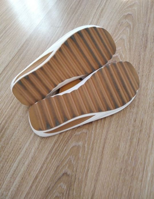 Klapki karmelowe