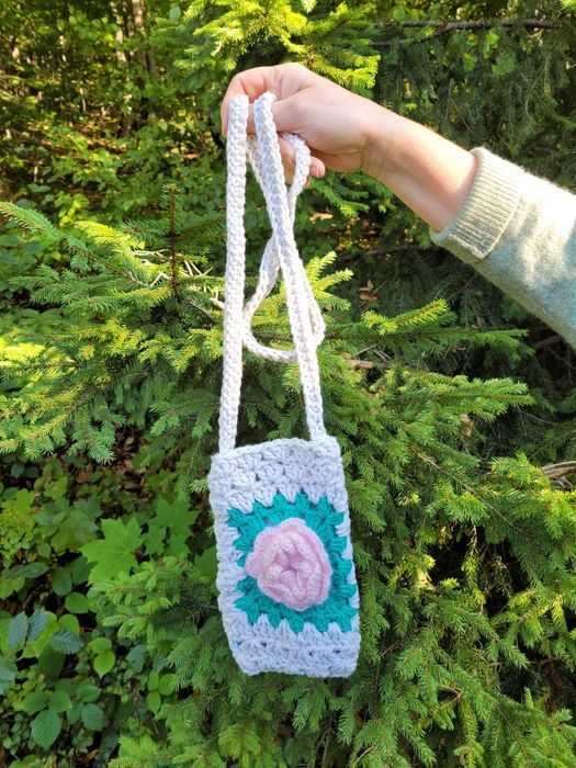 Torebka na szydełku na telefon boho