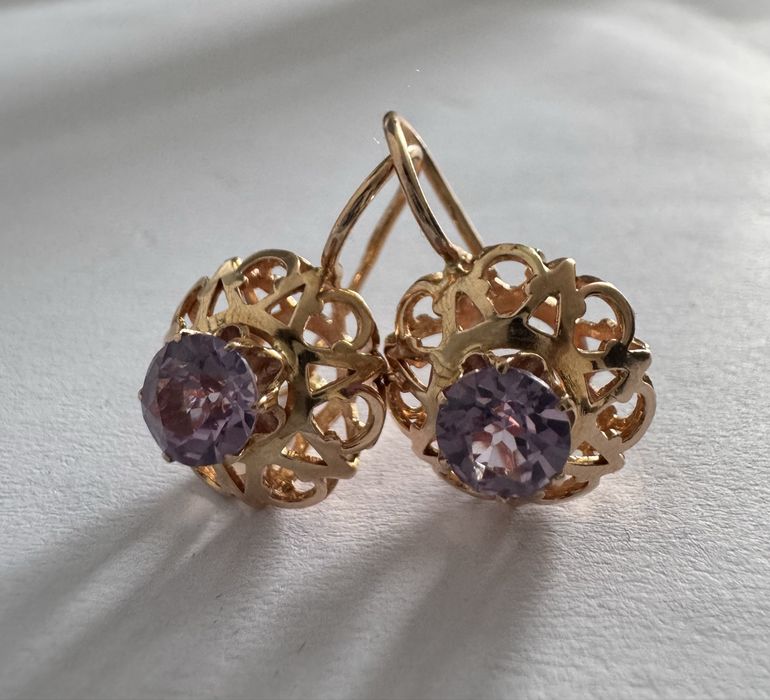 Золотые серьги с александритом