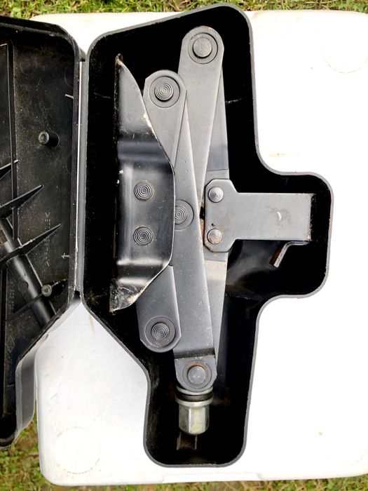 Podnośnik samochodowy Renault Kangoo I