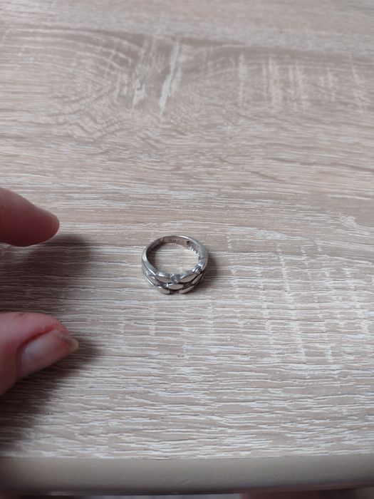 Pierścionek srebrny z cyrkoniami