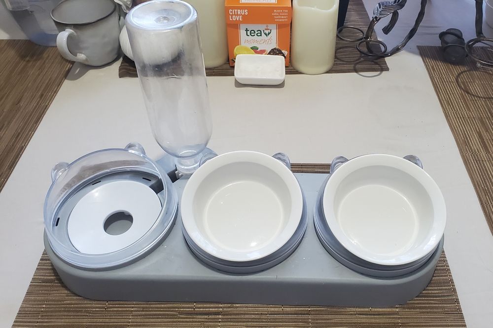 Кормушка для котів на 2 миски з автопоїлкою (кераміка+пластик)