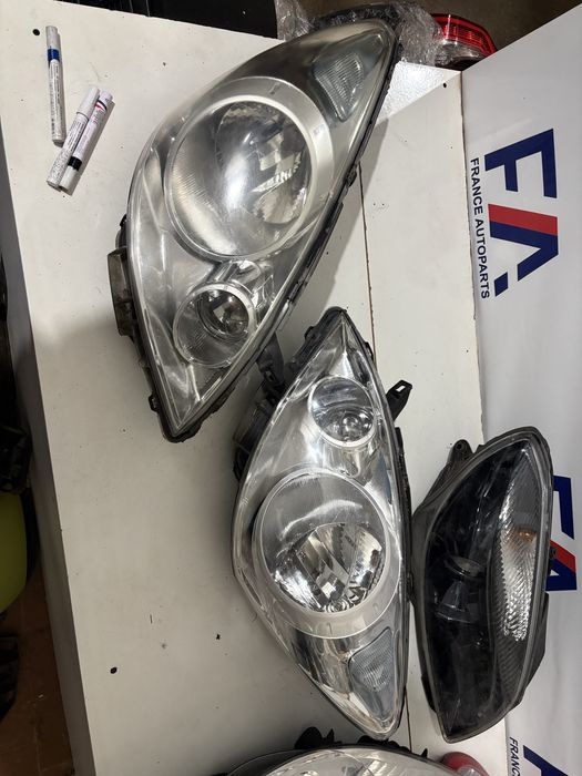 Фара передня Nissan Note E11