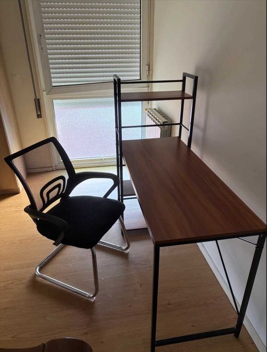 secretária + cadeira de quarto semi-novos