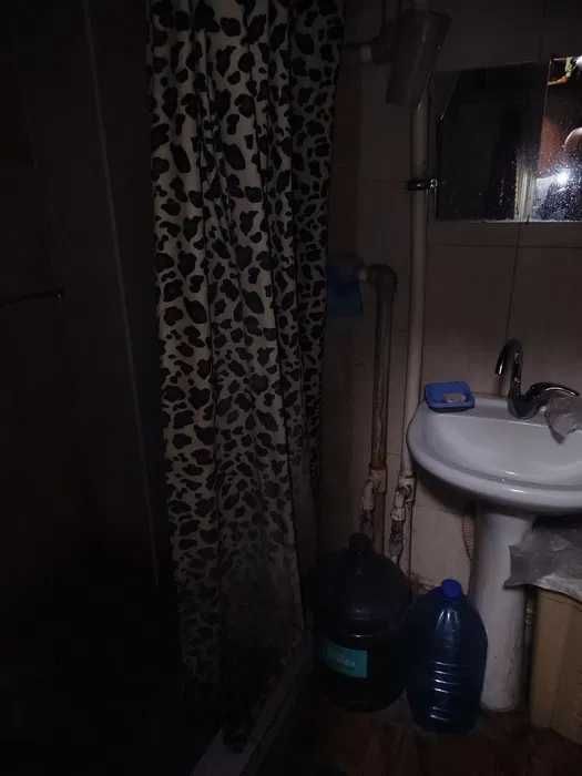 Затишна кімната з технікою, вул. Азербайджанська 8-б. Метро 15 хв.