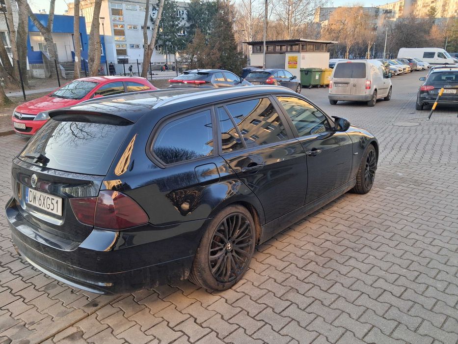 BMW E91 318d 2012 Uszkodzony