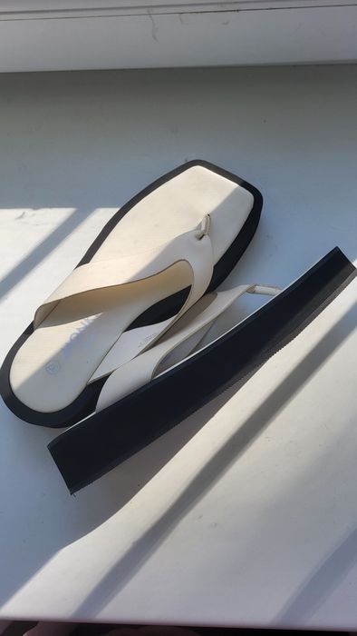 Шльопанці.    .              .