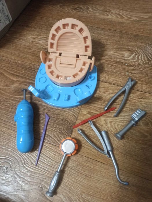 Игра play-doh “доктор зубастик”