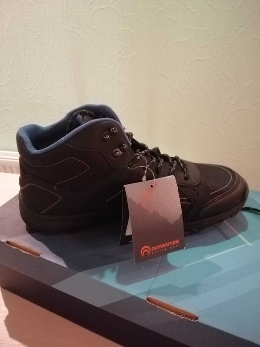 Продам мужские демисезонные ботинки OUTVENTURE черные