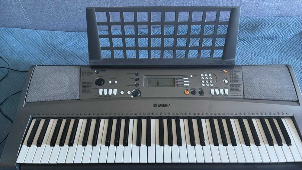 Синтезатор Yamaha PSR-R300