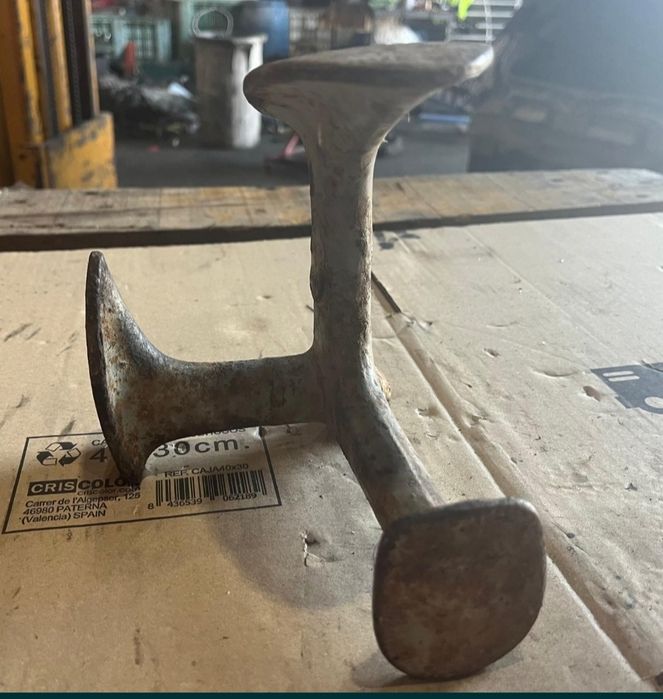 Ref 211 Forma de sapateiro antiga 
60€
Para mais informações envie men