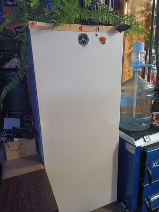 Холодильник с морозилкой