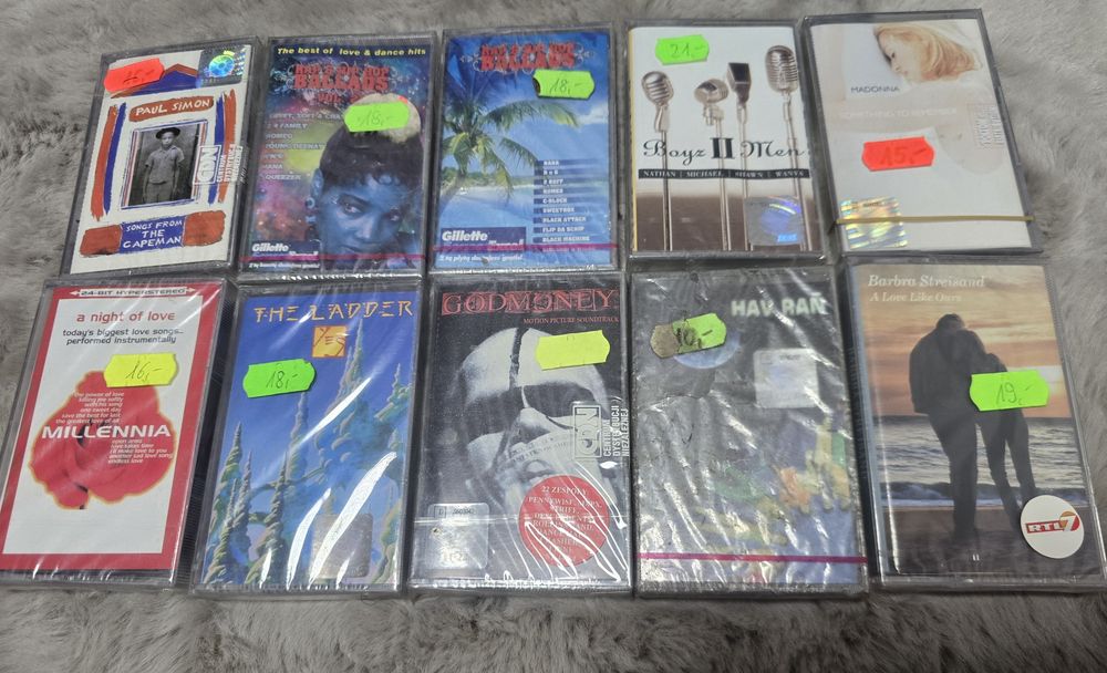 Zestaw 10 nowych zafoliowanych kaset