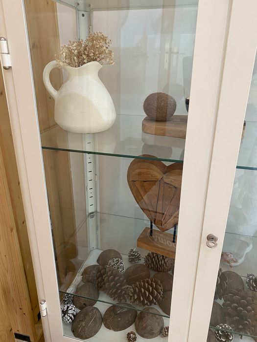 Móvel vitrine em alumínio branco
