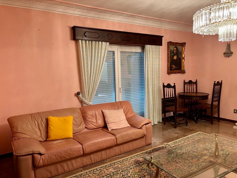 Mobília Antiga em Madeira Maciça – Sala, Quartos e Escritório – Excelente Estado