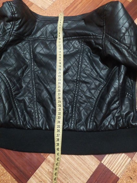 Куртка на дівчинку.