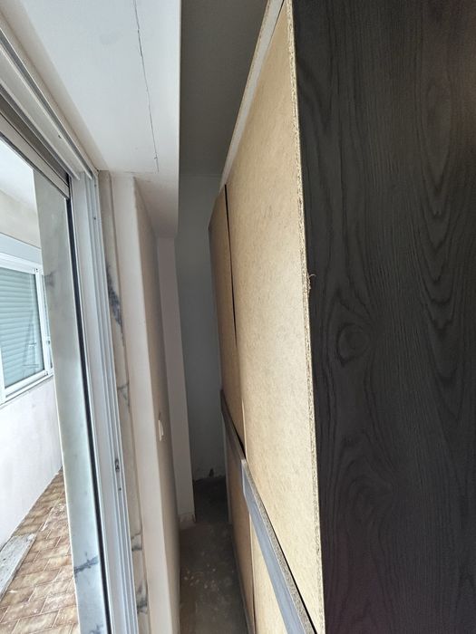 Roupeiro com espelho