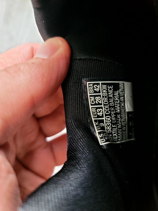 продам фірмові кросівки Skechers Dynamight