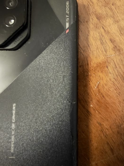 Asus Rogphone 8 .