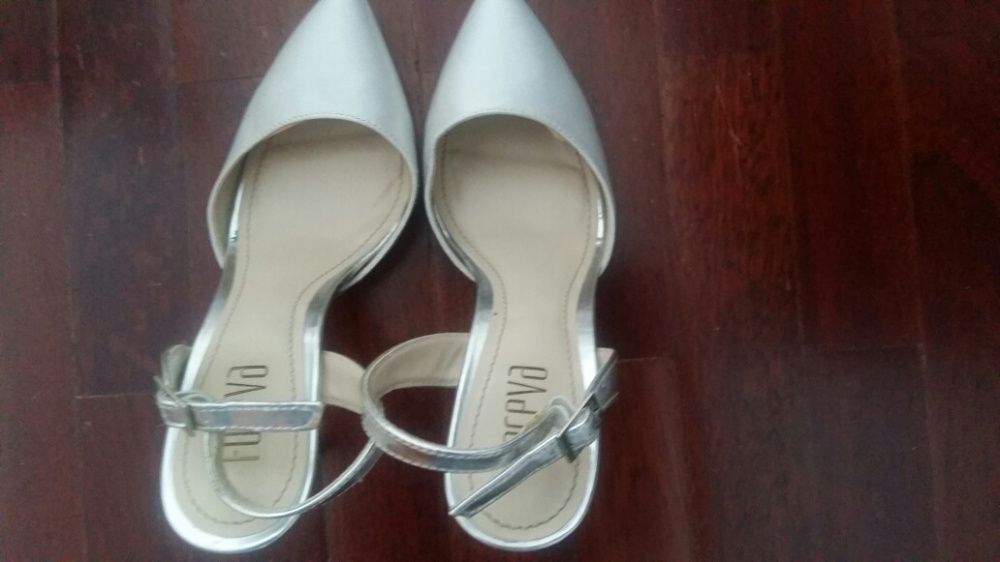 Sapatos de salto alto foreva