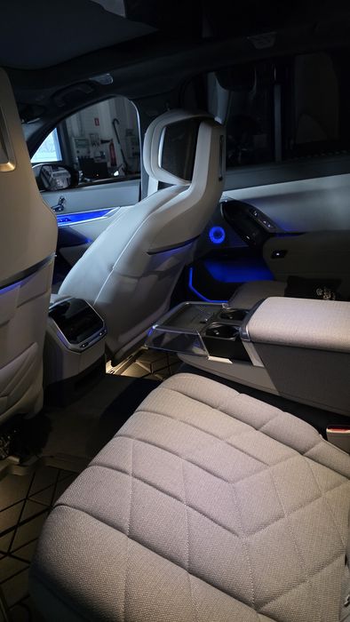 BMW i7 електромобіль