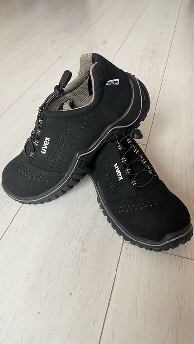 Робочі кросівки uvex