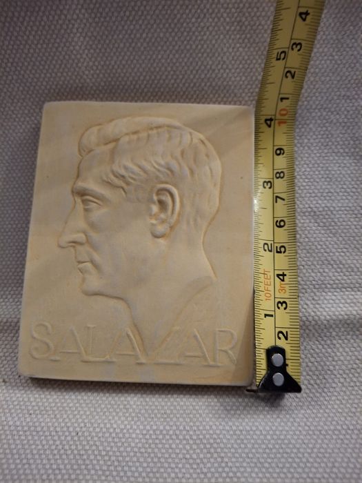 Placa Salazar de prof. Alberto vale