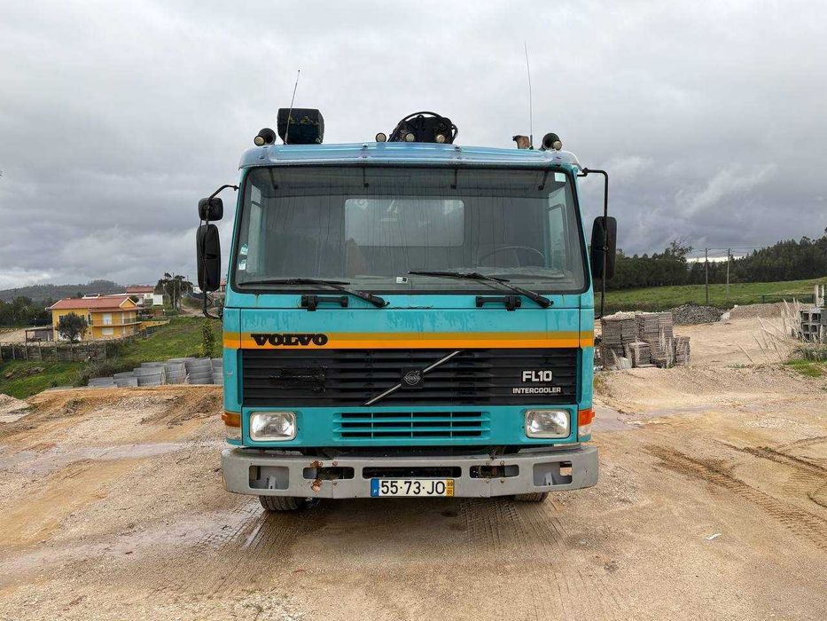 Camião Volvo FL10 c/grua HIAB e báscula bilateral