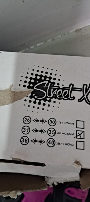 Vende-se patins rosa