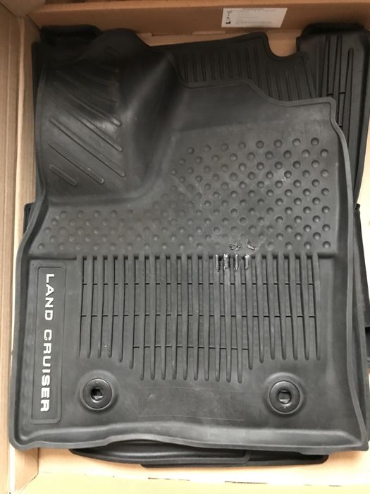 Коврики в салон Toyota Land Cruiser 300.