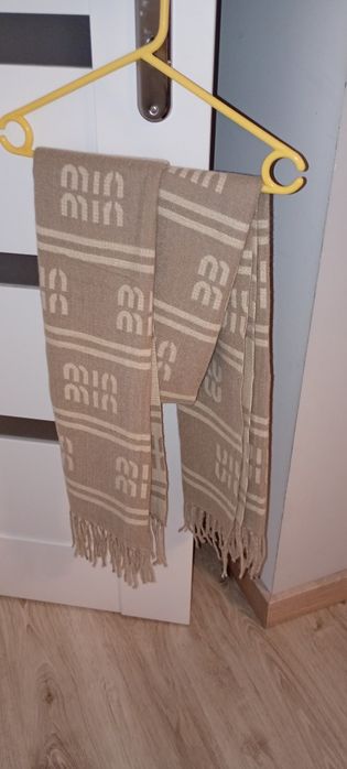 Piękny ciepły  szal