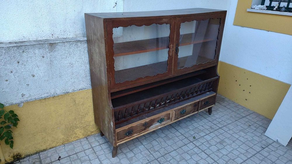 Móvel Louceiro / Cristaleira Antiga em Madeira – Para Restauro / DIY
