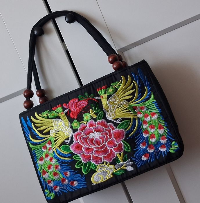 Nowa,haftowana torebka tekstylna.