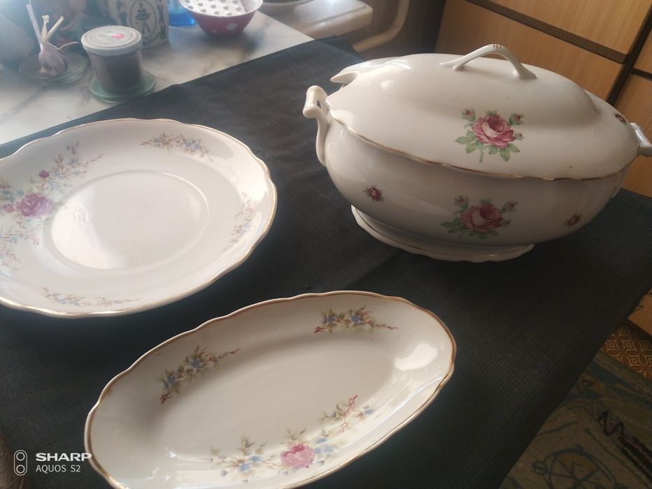 Продам фарфор столовый.