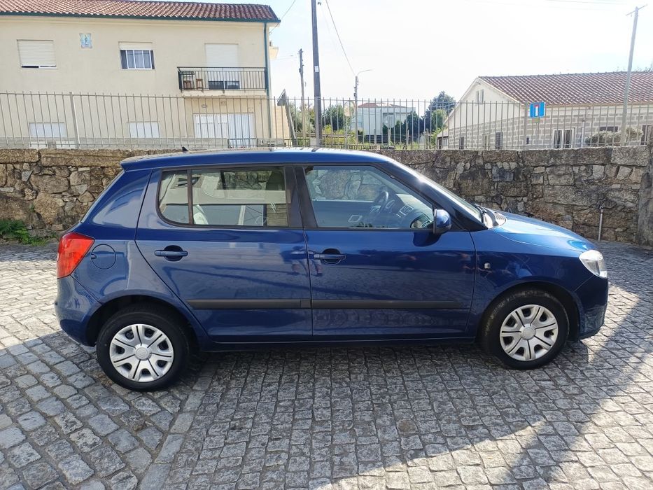 ✅ Skoda Fabia 1.2 HTP 70Cv

➡️ Kms: 276819
➡️ Ano: 2007/11

Viatura em bom estado, com manutenção em dia. Duas chaves.