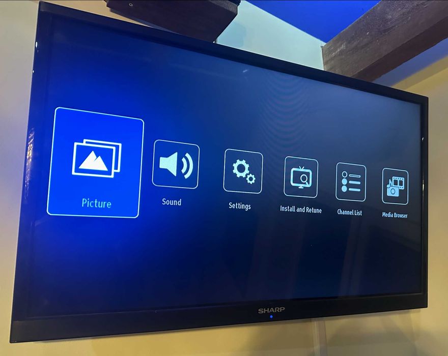 Telewizor Sharp 32" z Tunerem Wiwa DVB-T2 HEVC