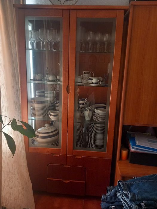 Serviços de Jantar em Porcelana Royal,com muito pouco uso mais móvel,