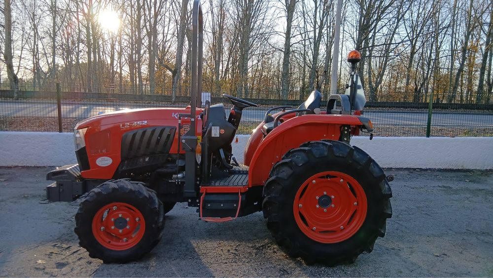 Kubota L2452 - semi novo