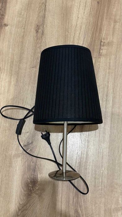 candeeiro de mesa preto