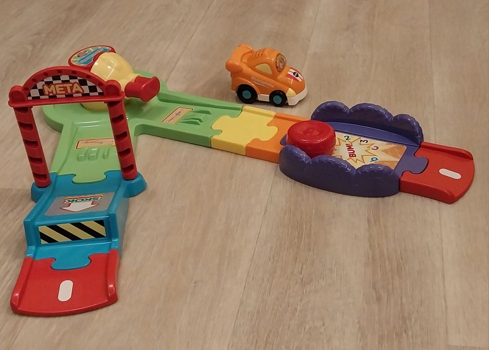 wyrzutnia autek tut-tut VTECH + autko wyścigówka