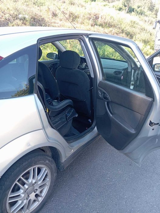 Vendo carro Ford Focus 1.4 gasolina