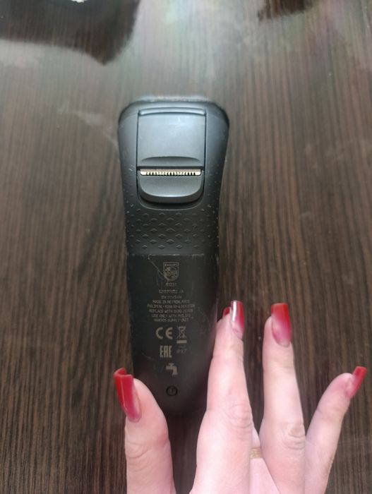 Електробритва PHILIPS серії 1000